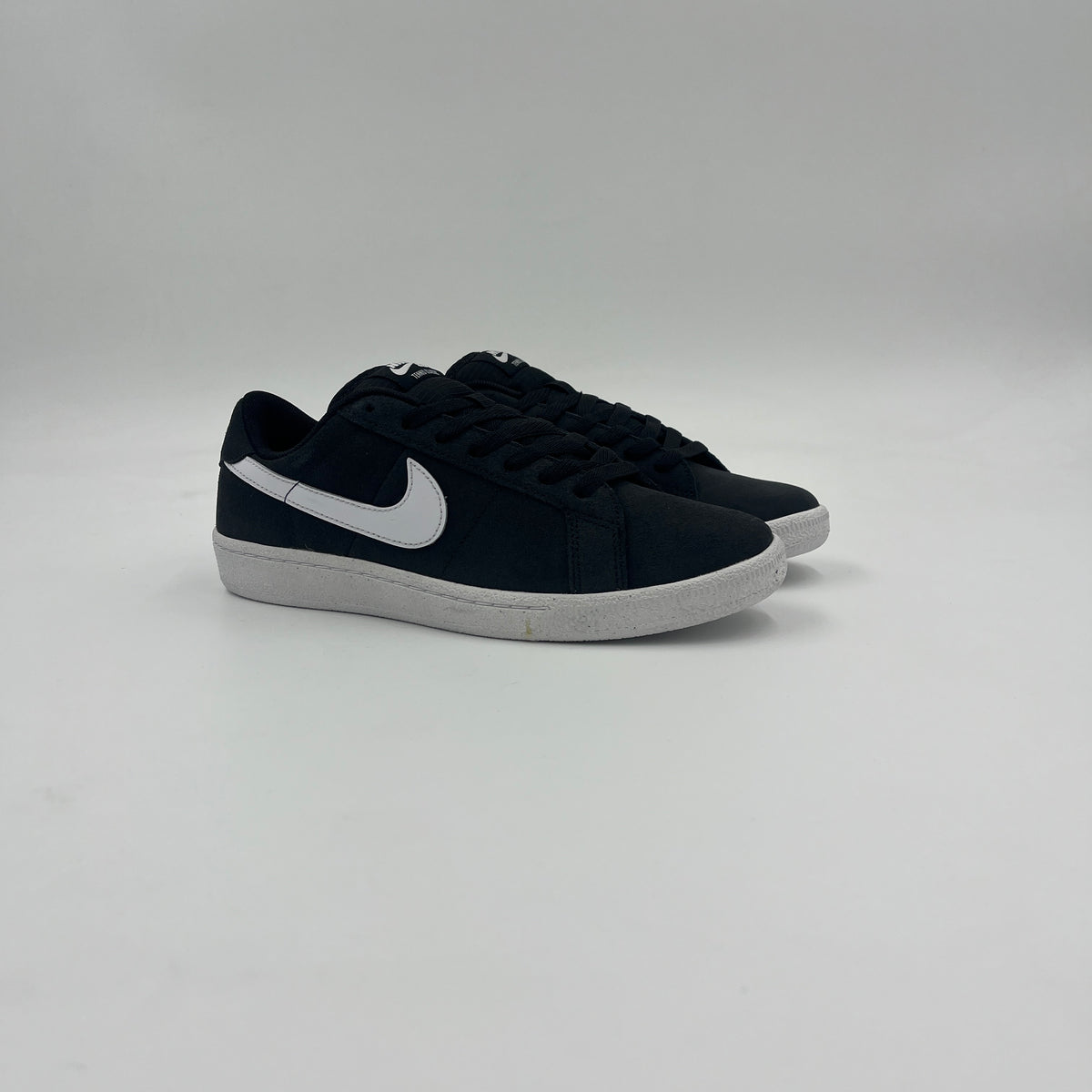 Tennis Classic (Black/White)