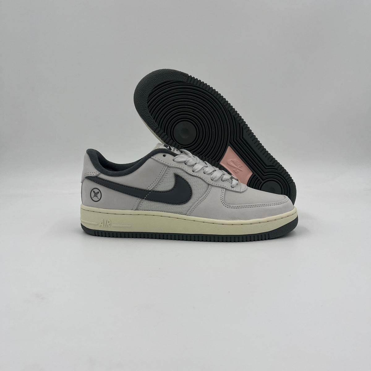 Air Force 1 Yuto (White/Iron Grey)