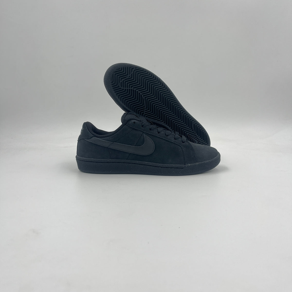 Tennis Classic (Black/Black)