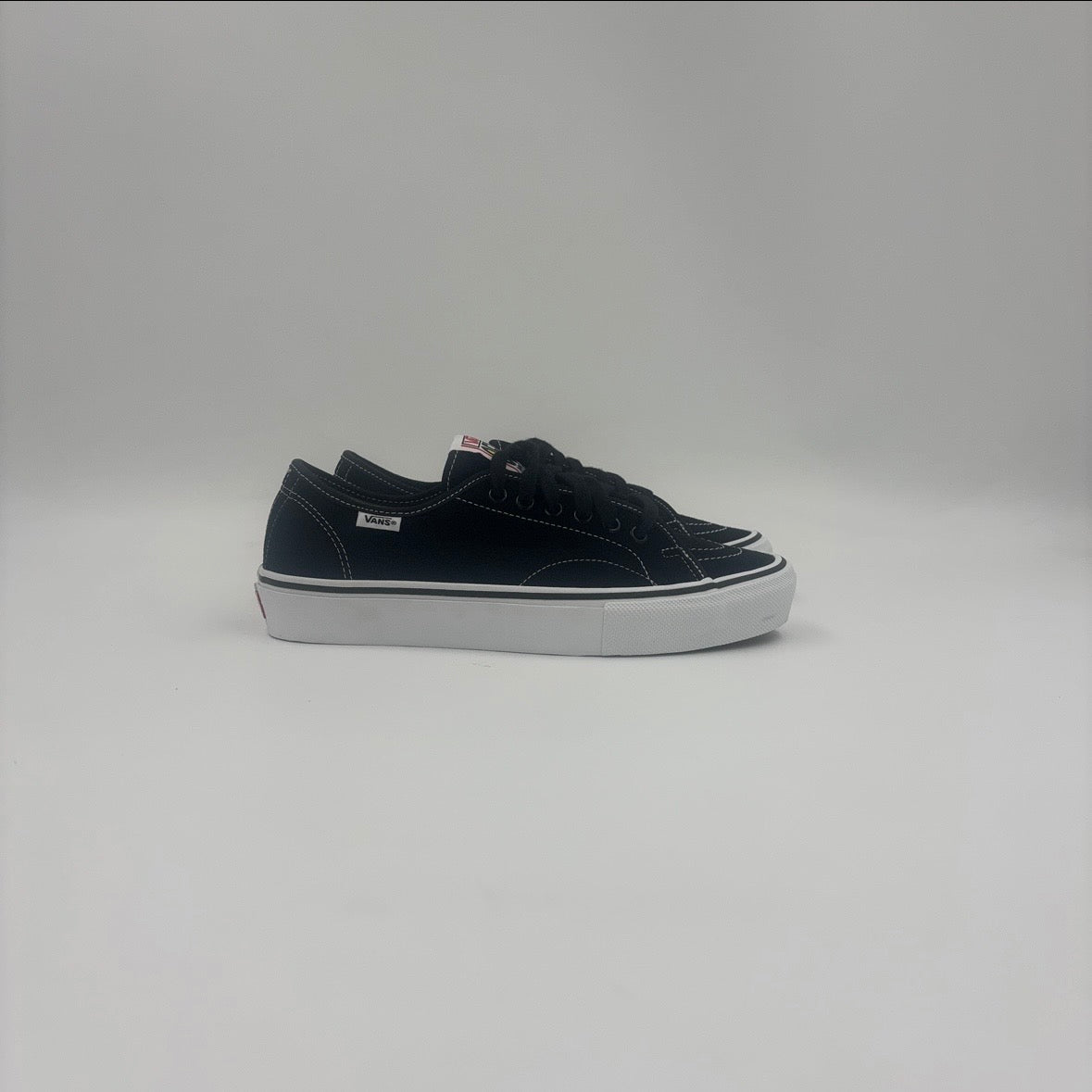 Skate AVE Classic (Black/White)