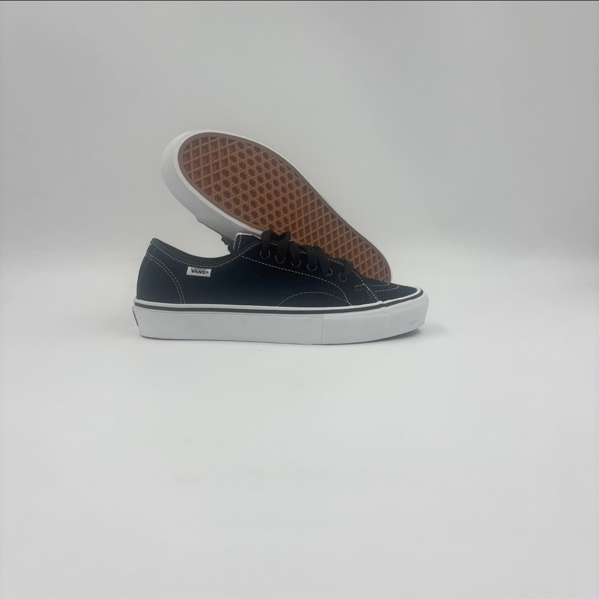 Skate AVE Classic (Black/White)