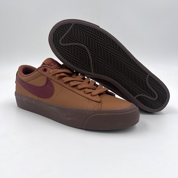 Blazer Low GT (Lt British Tan/Dk Team Red)