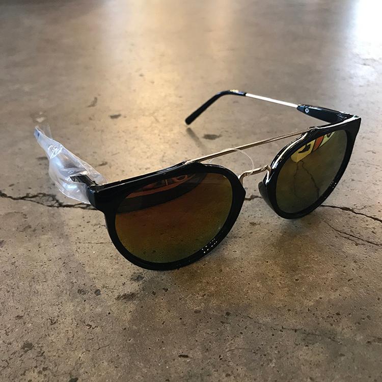 Chuck (Black/Red Mirror)