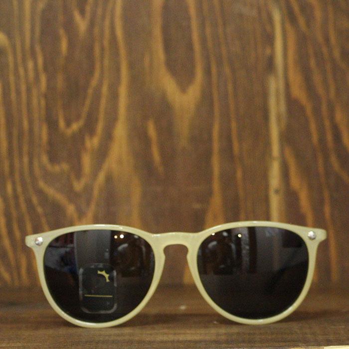 Taylor 2 (Trans Cream/Polar)