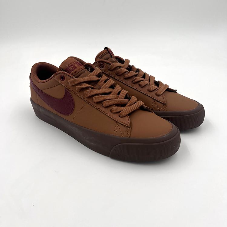 Blazer Low GT (Lt British Tan/Dk Team Red)