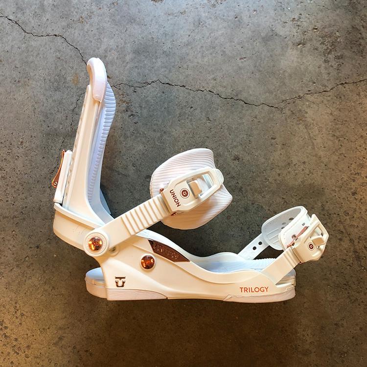 Trilogy 18/19 (White)